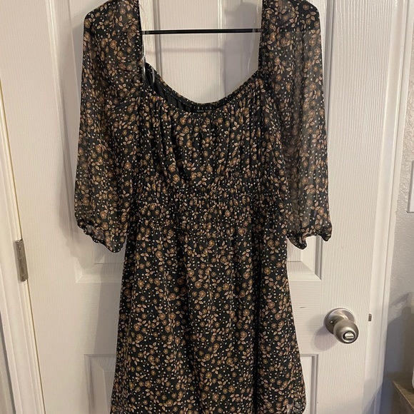 Dress - Picture 1 of 2